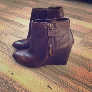 Steve Madden wedged booties💕